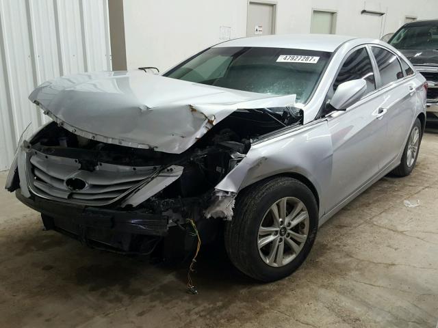 5NPEB4AC1DH724918 - 2013 HYUNDAI SONATA GLS SILVER photo 2