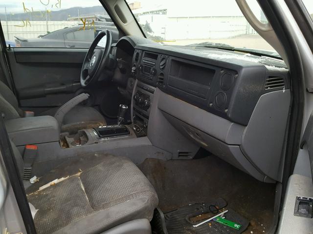 1J8HG48KX7C561349 - 2007 JEEP COMMANDER SILVER photo 5