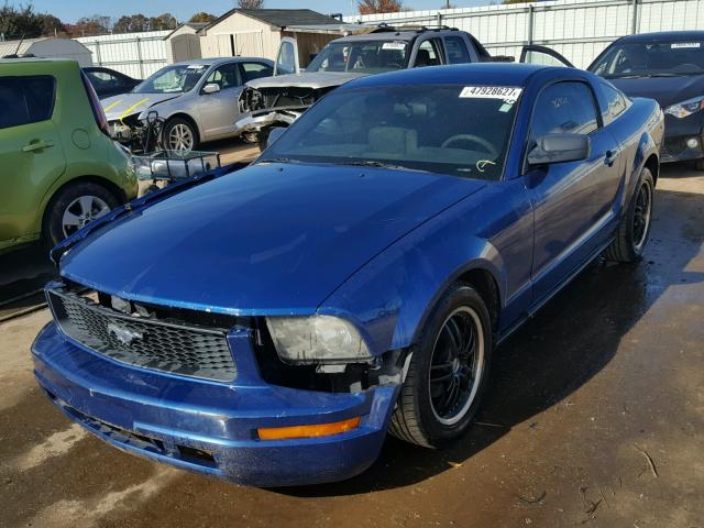 1ZVFT80N865231832 - 2006 FORD MUSTANG BLUE photo 2