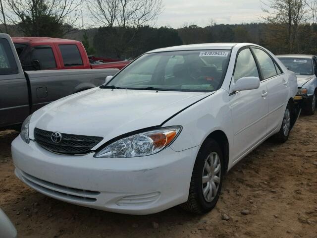4T1BE32K13U155370 - 2003 TOYOTA CAMRY LE WHITE photo 2