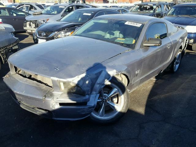 1ZVHT82H165163728 - 2006 FORD MUSTANG GT GRAY photo 2