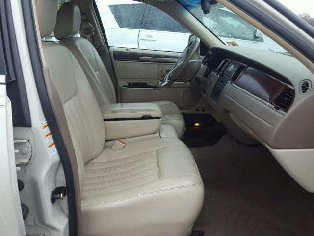 1LNHM81W14Y655876 - 2004 LINCOLN TOWN CAR E WHITE photo 5