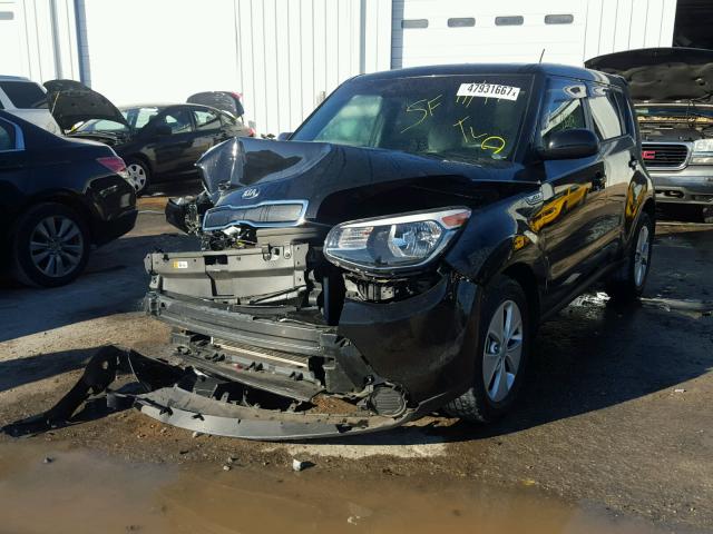 KNDJN2A24F7114388 - 2015 KIA SOUL BLACK photo 2