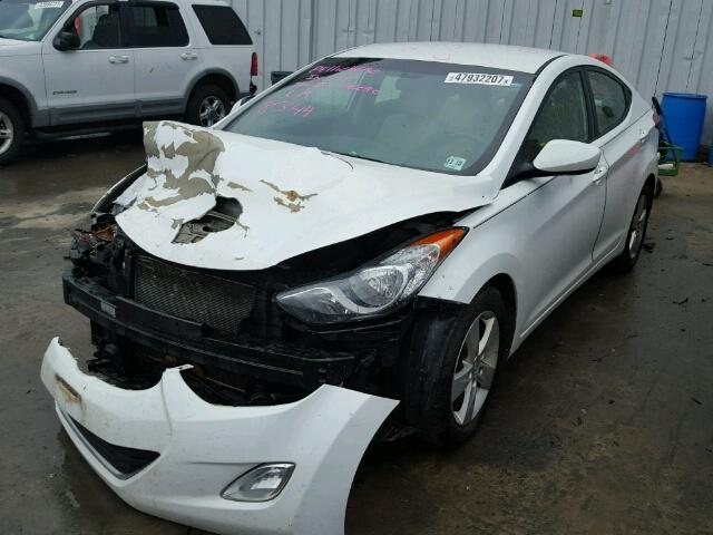 5NPDH4AE7DH434498 - 2013 HYUNDAI ELANTRA GL WHITE photo 2