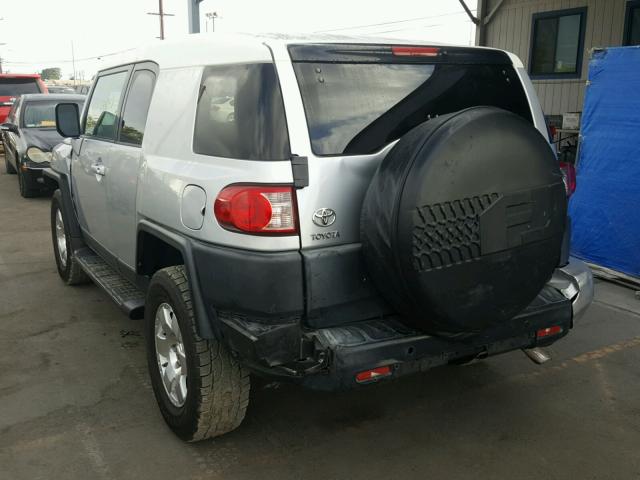 JTEBU11F88K021678 - 2008 TOYOTA FJ CRUISER SILVER photo 3