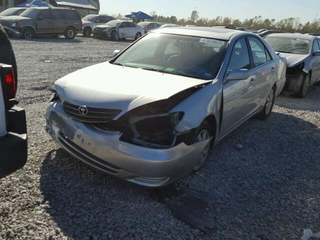 4T1BF32K12U524000 - 2002 TOYOTA CAMRY LE SILVER photo 2