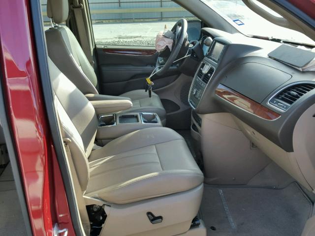 2C4RC1CG2CR232624 - 2012 CHRYSLER TOWN & COU 红色 照片 5