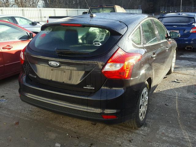 1FAHP3K26CL408848 - 2012 FORD FOCUS SE BLACK photo 4