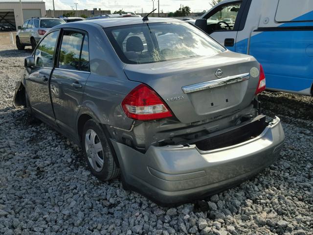 3N1BC11E09L378239 - 2009 NISSAN VERSA S GRAY photo 3