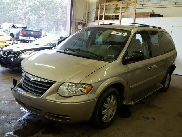 2A4GP54L27R122087 - 2007 CHRYSLER TOWN & COU GOLD photo 2