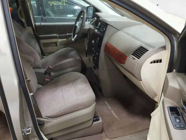 2A8HR44H28R743625 - 2008 CHRYSLER TOWN & COU TAN photo 5