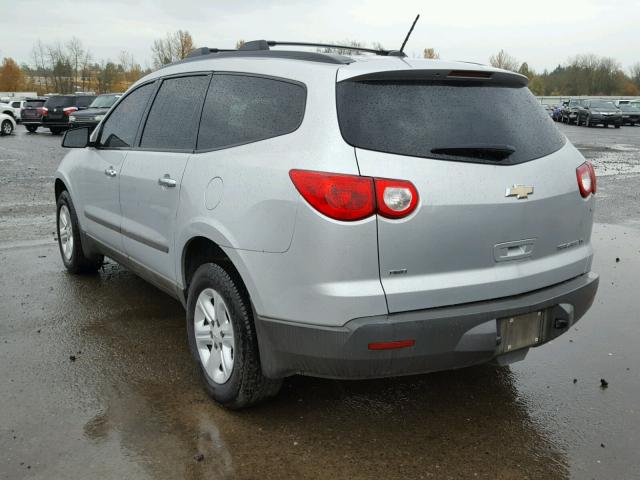 1GNKVEED8BJ250433 - 2011 CHEVROLET TRAVERSE L SILVER photo 3