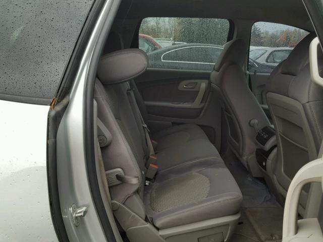 1GNKVEED8BJ250433 - 2011 CHEVROLET TRAVERSE L SILVER photo 6