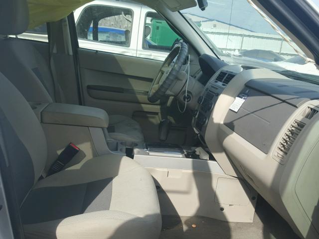 1FMCU03188KD13945 - 2008 FORD ESCAPE XLT SILVER photo 5