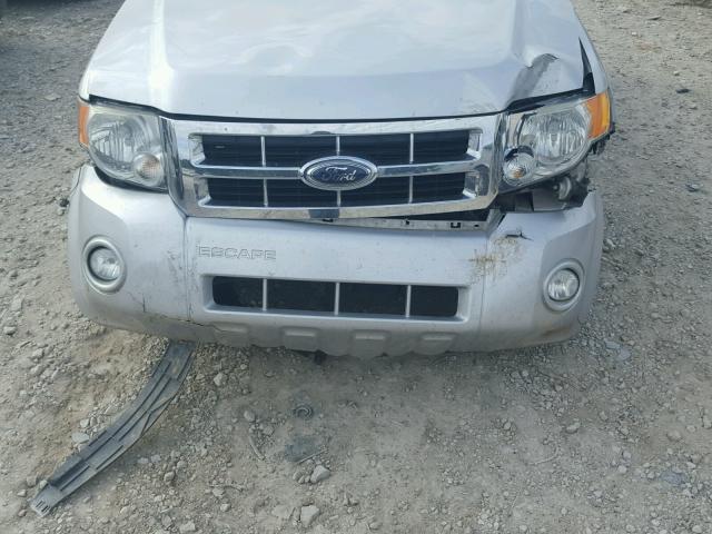 1FMCU03188KD13945 - 2008 FORD ESCAPE XLT SILVER photo 9