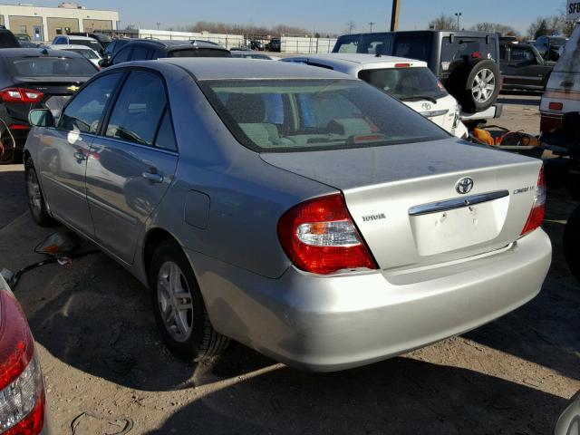 4T1BE32K13U166465 - 2003 TOYOTA CAMRY LE ვერცხლისფერი ფოტო 3