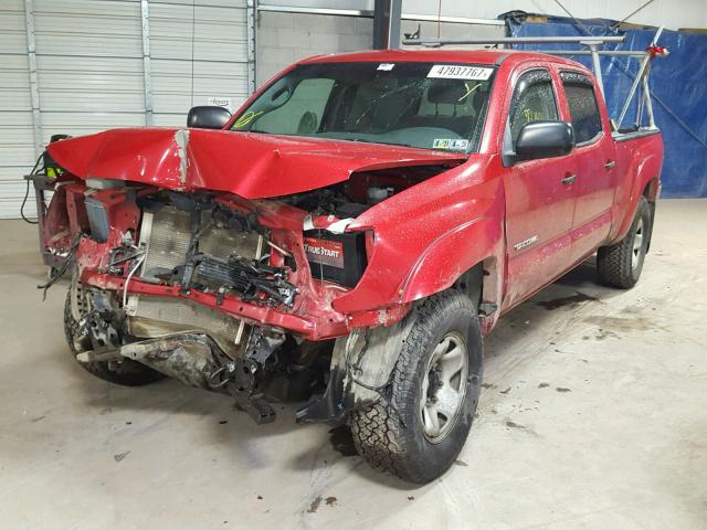 5TEMU4FN9AZ685889 - 2010 TOYOTA TACOMA DOU RED photo 2