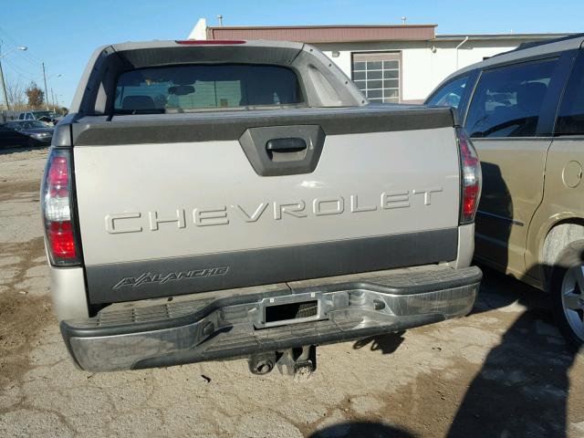 3GNEC12T64G114443 - 2004 CHEVROLET AVALANCHE GRAY photo 6