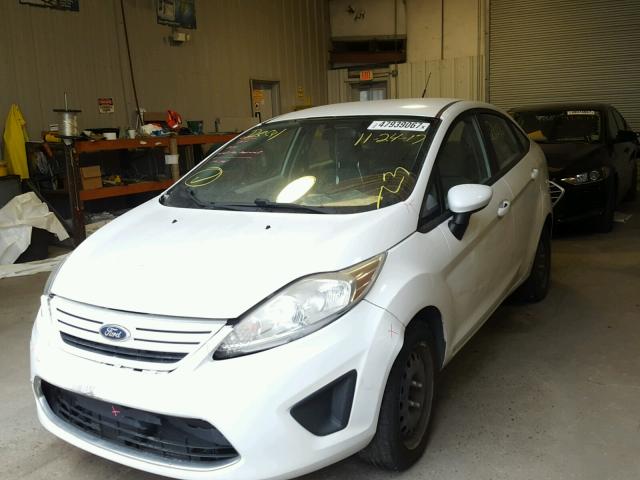 3FADP4AJ9BM127718 - 2011 FORD FIESTA S WHITE photo 2