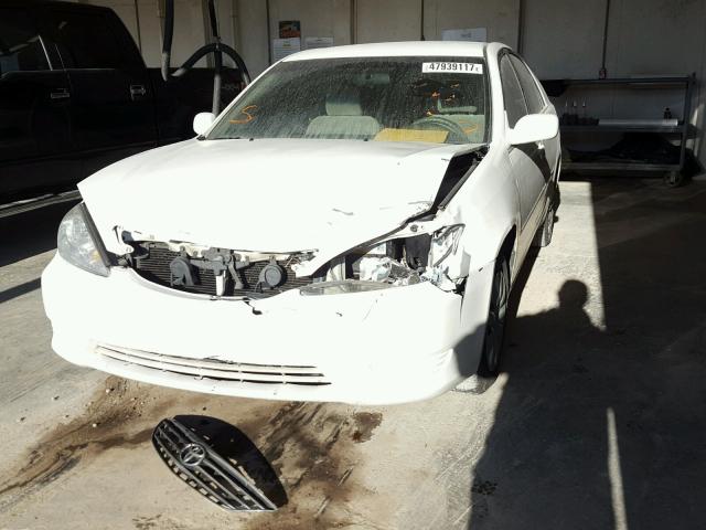 4T1BE32K85U431921 - 2005 TOYOTA CAMRY LE WHITE photo 2