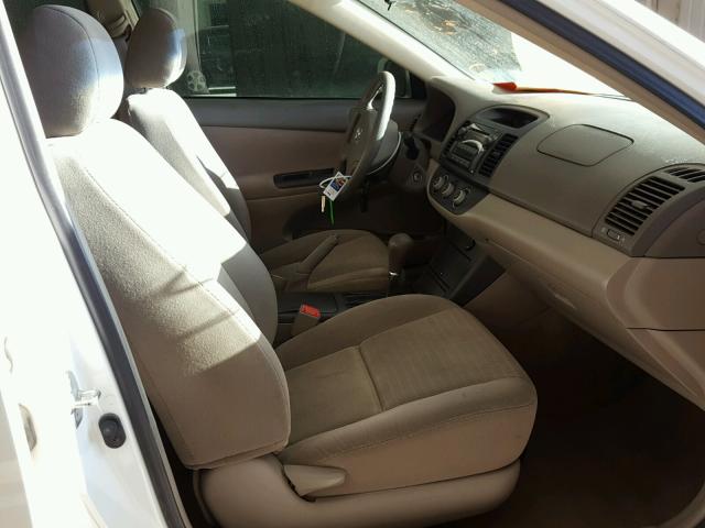 4T1BE32K85U431921 - 2005 TOYOTA CAMRY LE 白色 照片 5