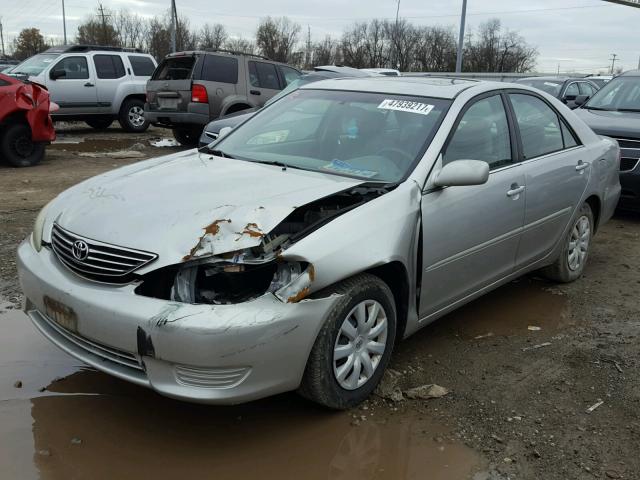 4T1BE32K55U405227 - 2005 TOYOTA CAMRY LE SILVER photo 2