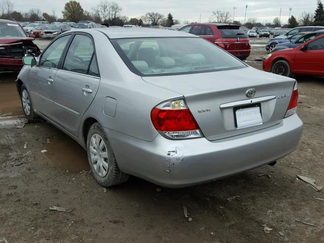 4T1BE32K55U405227 - 2005 TOYOTA CAMRY LE SILVER photo 3