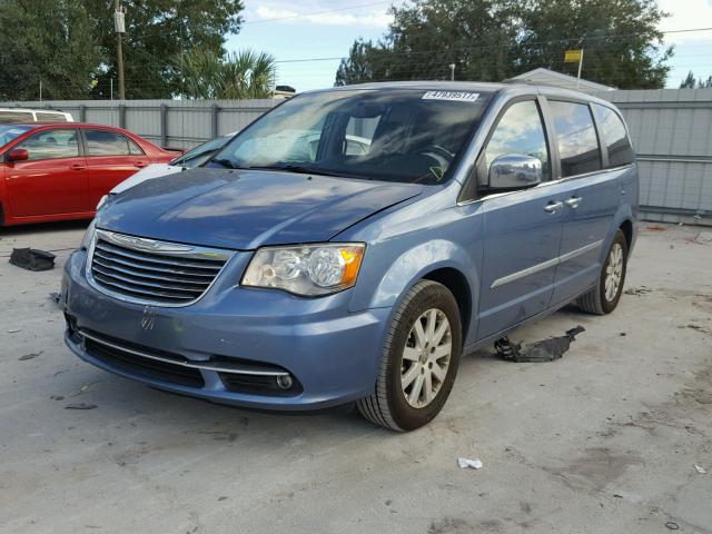 2A4RR8DG4BR780302 - 2011 CHRYSLER TOWN & COU BLUE photo 2