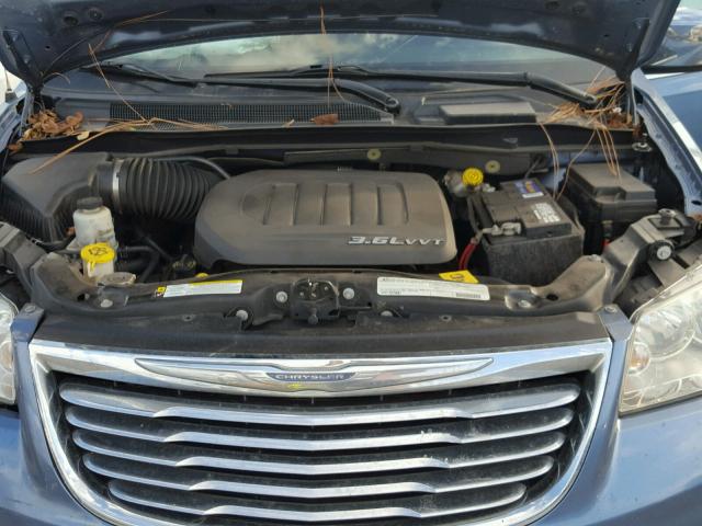 2A4RR8DG4BR780302 - 2011 CHRYSLER TOWN & COU BLUE photo 7