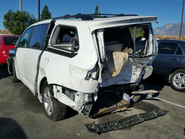 5TDKK3DC2DS402470 - 2013 TOYOTA SIENNA LE WHITE photo 3