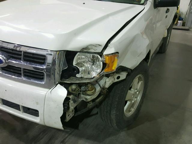 1FMCU9D72BKB99388 - 2011 FORD ESCAPE XLT WHITE photo 9