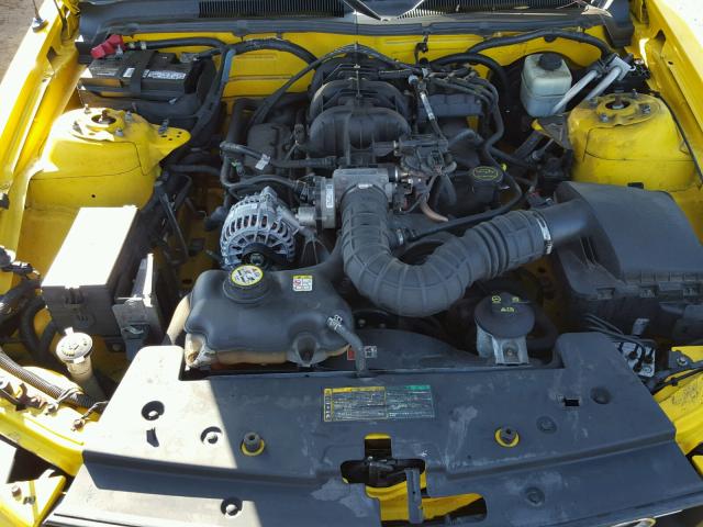 1ZVHT84NX65221077 - 2006 FORD MUSTANG YELLOW photo 7