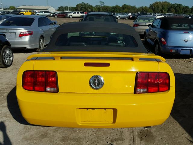 1ZVHT84NX65221077 - 2006 FORD MUSTANG YELLOW photo 9