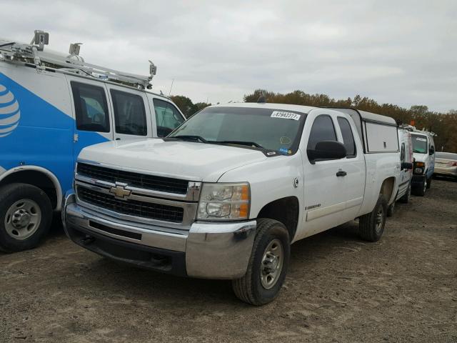 1GCHK29K67E585189 - 2007 CHEVROLET SILVERADO WHITE photo 2