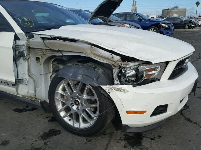 1ZVBP8AM1C5210213 - 2012 FORD MUSTANG WHITE photo 9