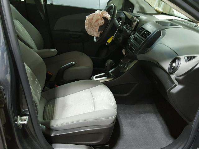 1G1JA5SH8D4123053 - 2013 CHEVROLET SONIC LS 灰色 照片 5