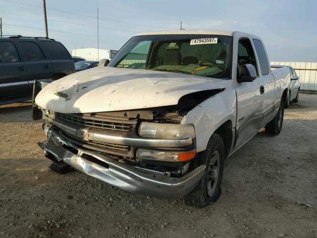 2GCEC19T321147694 - 2002 CHEVROLET SILVERADO WHITE photo 2