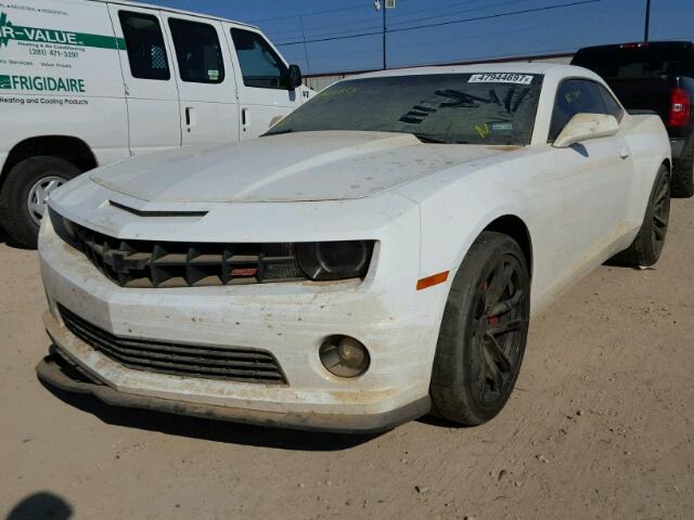 2G1FS1EW1D9163901 - 2013 CHEVROLET CAMARO SS WHITE photo 2