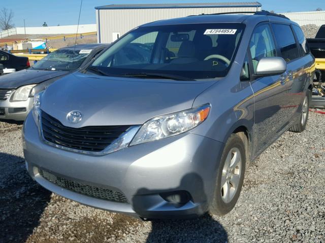 5TDKK3DC3BS044065 - 2011 TOYOTA SIENNA LE SILVER photo 2