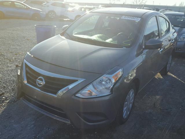 3N1CN7AP5HK439804 - 2017 NISSAN VERSA S GRAY photo 2