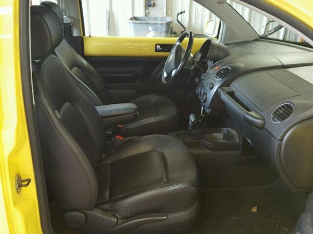 3VWRG3AG4AM018318 - 2010 VOLKSWAGEN NEW BEETLE Sarı foto 5