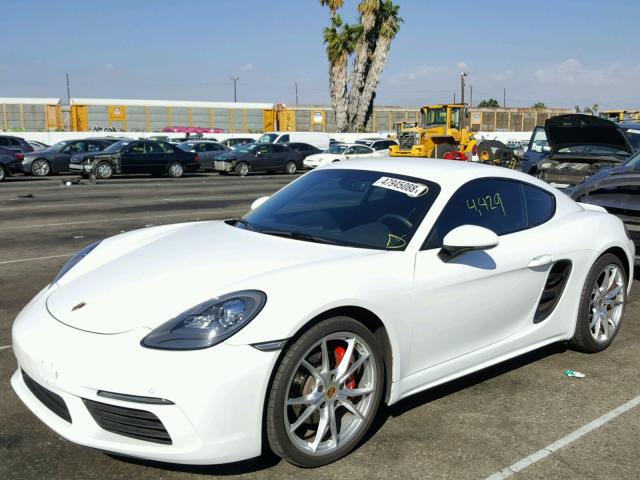 WP0AB2A87HS285925 - 2017 PORSCHE CAYMAN S WHITE photo 2