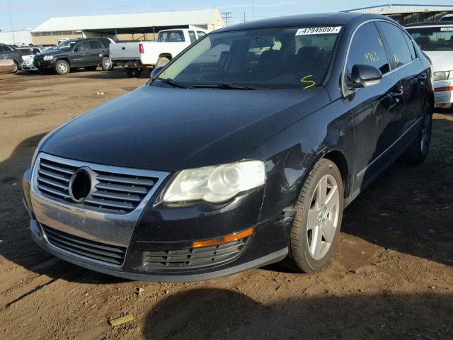 WVWAK73C68E022645 - 2008 VOLKSWAGEN PASSAT KOM BLACK photo 2