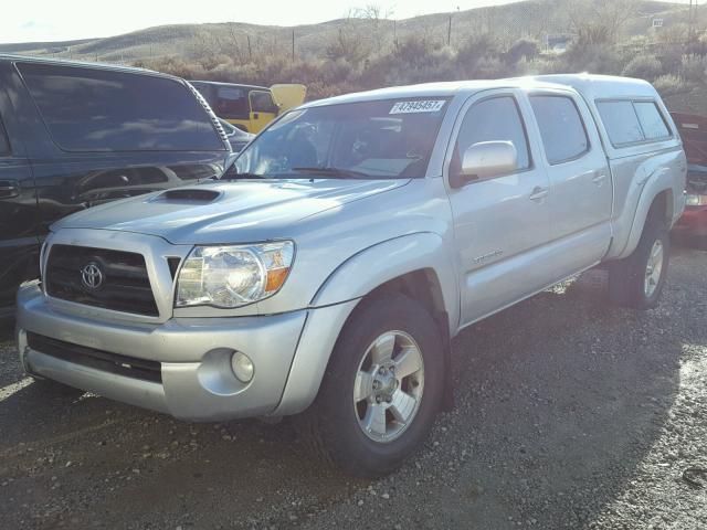 3TMMU52N38M007139 - 2008 TOYOTA TACOMA DOU SILVER photo 2