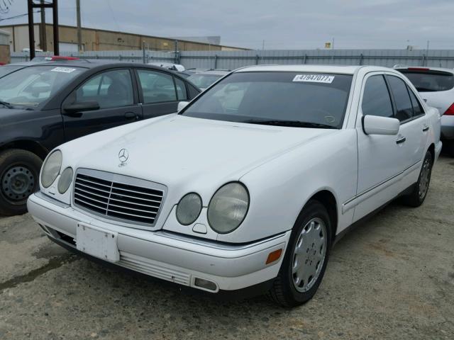 WDBJF20F6VA371375 - 1997 MERCEDES-BENZ E 300D WHITE photo 2