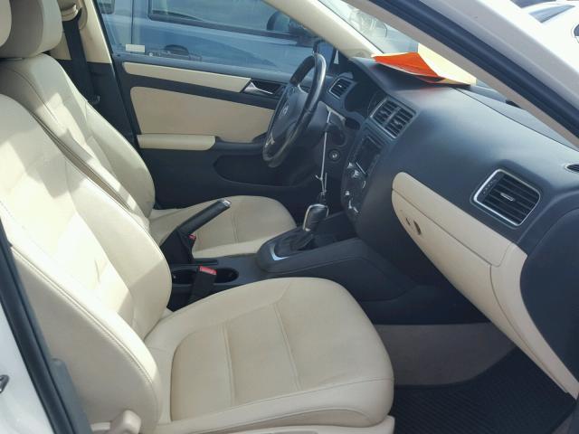 3VWDP7AJ9CM300907 - 2012 VOLKSWAGEN JETTA SE 白色 照片 5