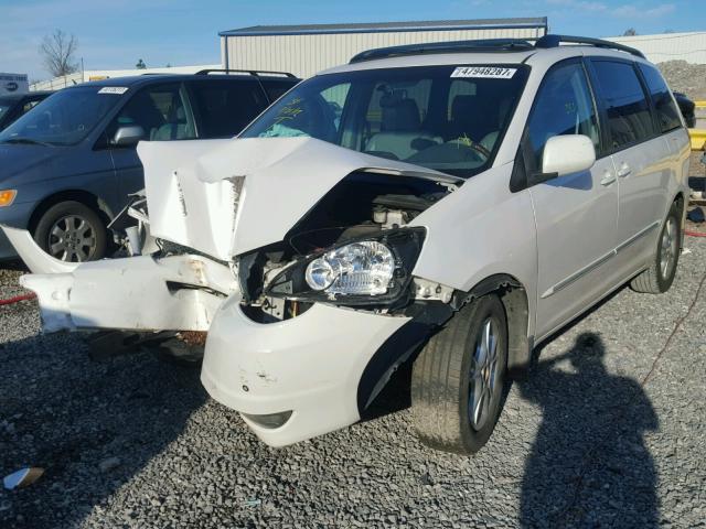 5TDZA22C54S127417 - 2004 TOYOTA SIENNA XLE WHITE photo 2