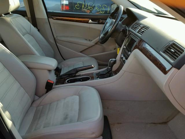 1VWCN7A31DC028326 - 2013 VOLKSWAGEN PASSAT SEL BLUE photo 5