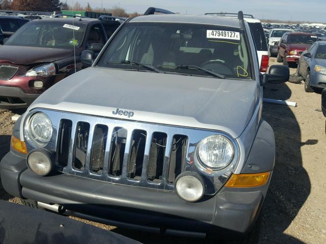1J8GL38K05W505627 - 2005 JEEP LIBERTY RE 银色 照片 9