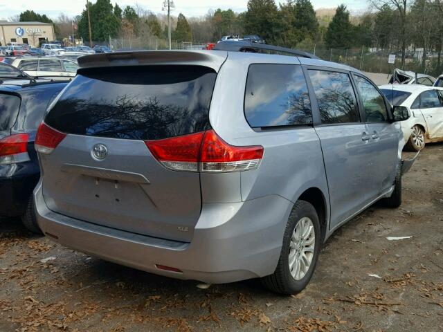 5TDYK3DCXES516695 - 2014 TOYOTA SIENNA XLE BLUE photo 4